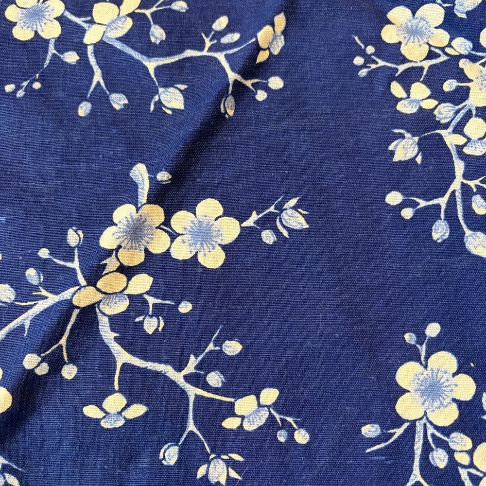 Williams Sonoma Blue Floral table cloth - Picture 3 of 3